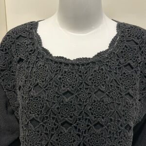 Black crocheted tunic sweater size women’s medium vintage